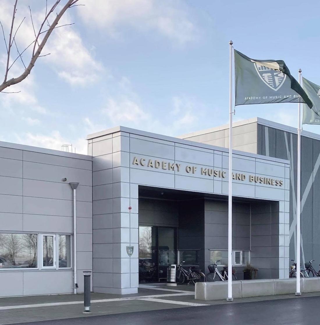 Academy Of Music And Business Vara i Vara