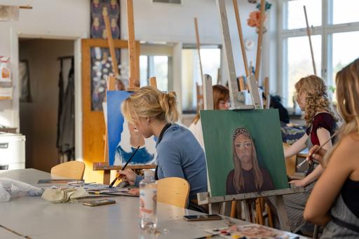 Specialsalar för bild, design, labb med mera på Nacka gymnasium.