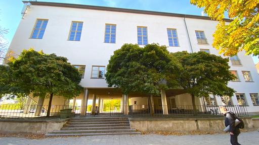 Internationella Engelska Gymnasiets skolbyggnad utifrån.