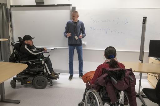 Bild på RGRH undervisning i skolsal St Eriks gymnasium.JPG