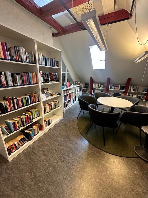 Bild på Bibliotek 2.jpg