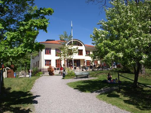 Marina Läroverkets huvudbyggnad.