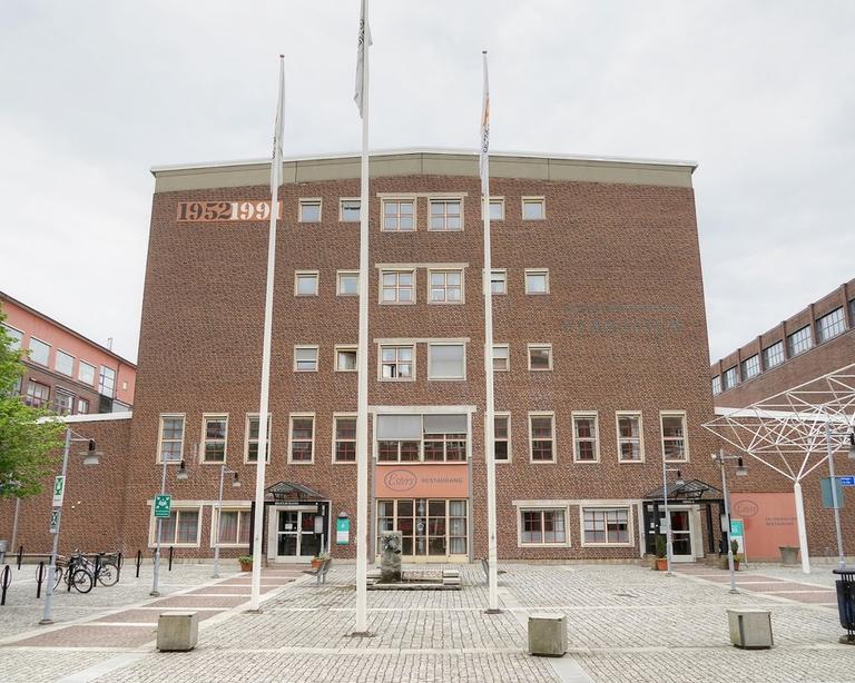 Ester Mosessons gymnasium